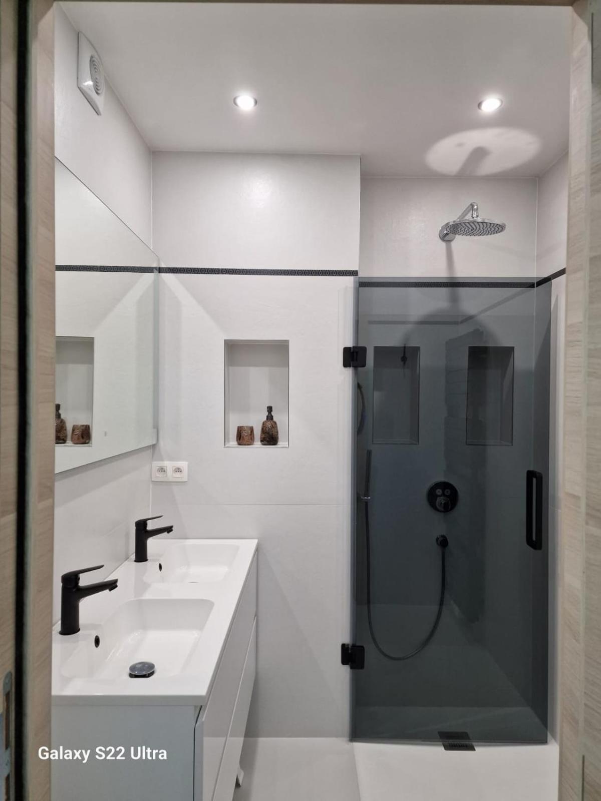 Luxury Renovated 3 Rooms Apartment Остенде Экстерьер фото
