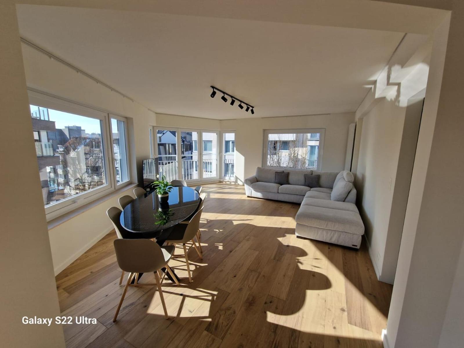 Luxury Renovated 3 Rooms Apartment Остенде Экстерьер фото
